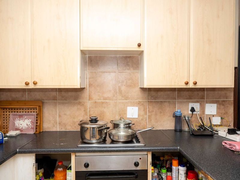 Ground-Floor 3-Bedroom Unit with Private Garden - Photo 7