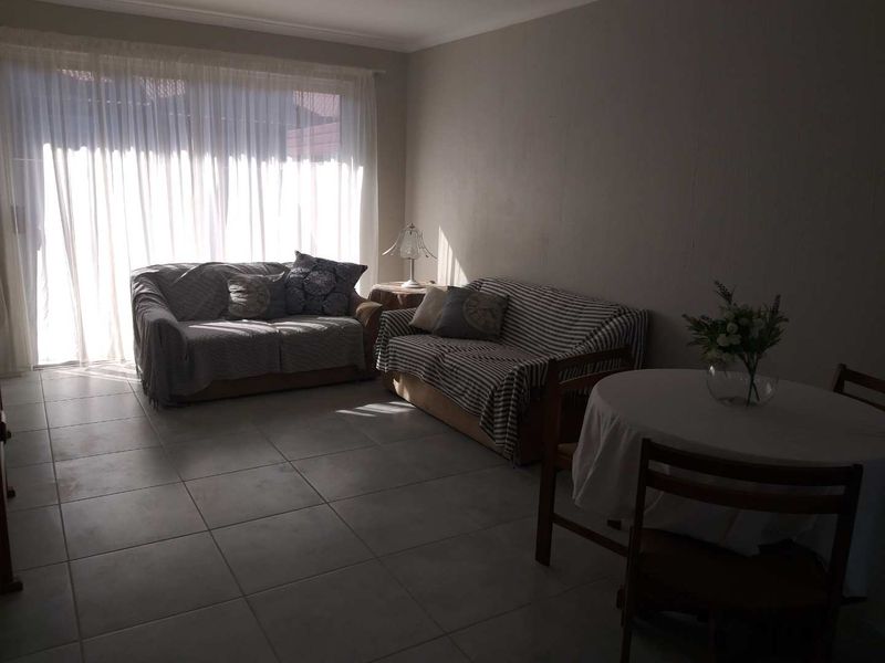 Well maintained 3 bedroom cluster home in sought after Complex For Sale! - Photo 9