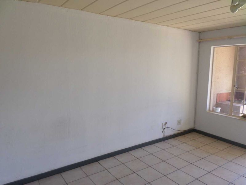 THE SHADES - Photo 8