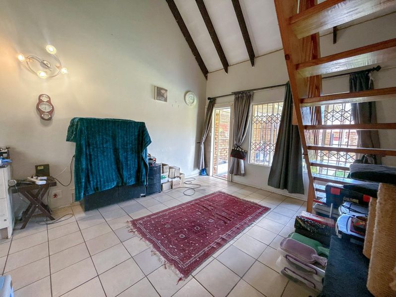 Discover Tranquil Living in the Heart of Garsfontein - Charming 2-Bedroom Pet Friendly Home in a Sought-After Complex - Photo 7