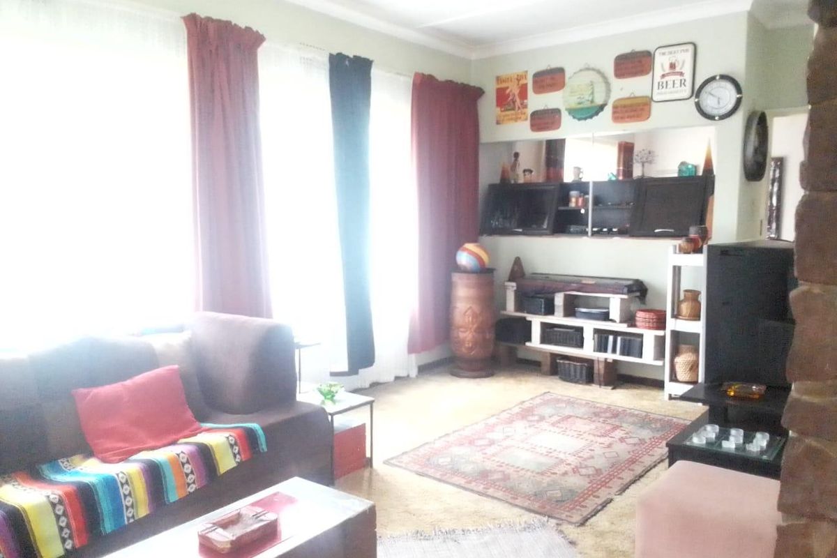 Small holding with lock up storage 3 bedroom house 2 flatlets - Photo 5