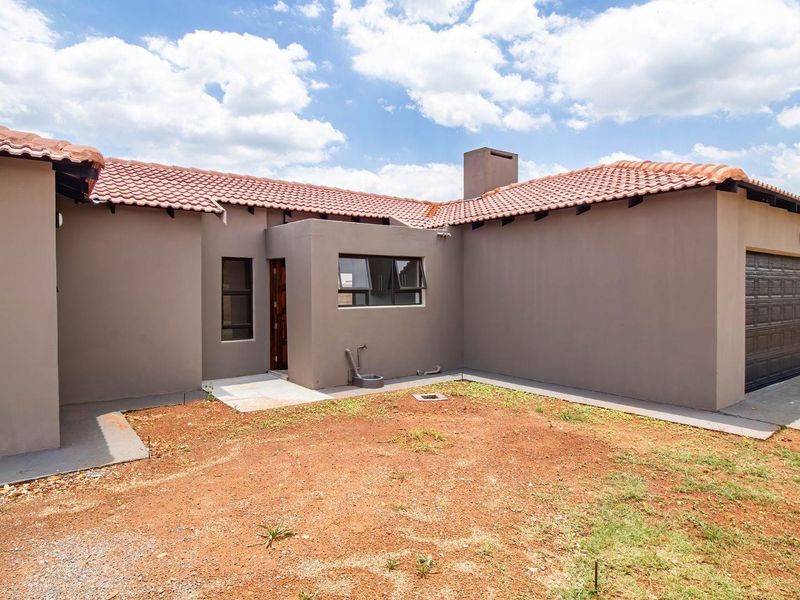 Brand new property in a quiet only 3 in a complex - Photo 6