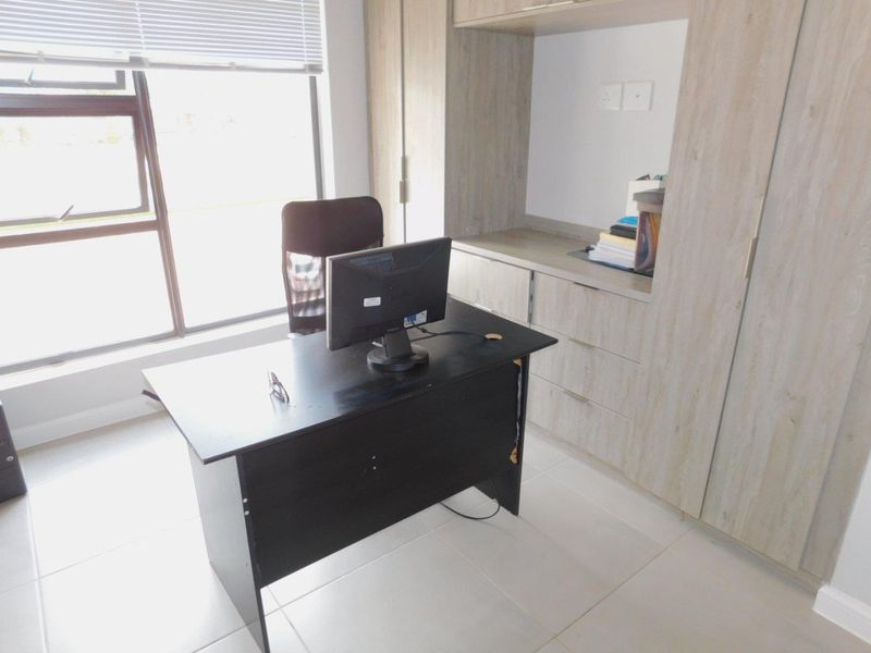 2 Bedroom unfurnished apartment in Morningside - Photo 8