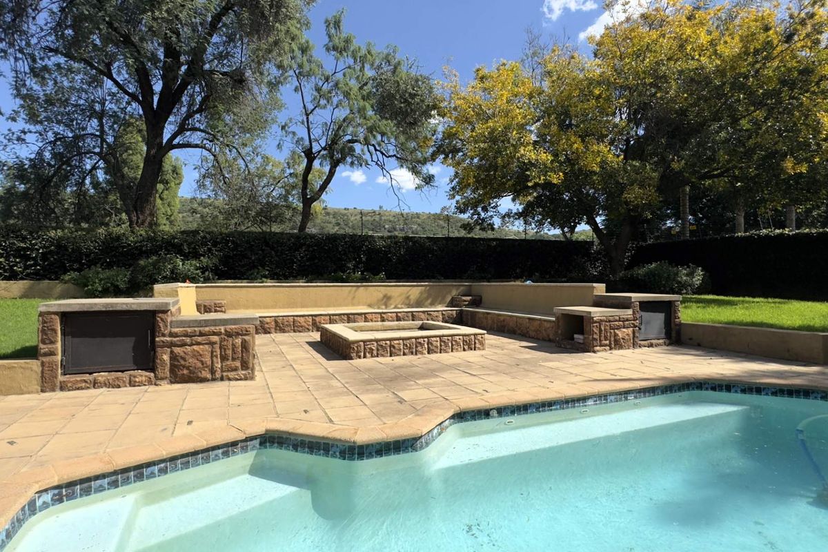 3 Bedroom Double-Story Masterpiece in Prestigious Estate - Photo 2