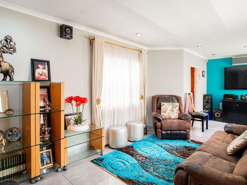 Cozy 4 Bedroom House For Sale. - Photo 8