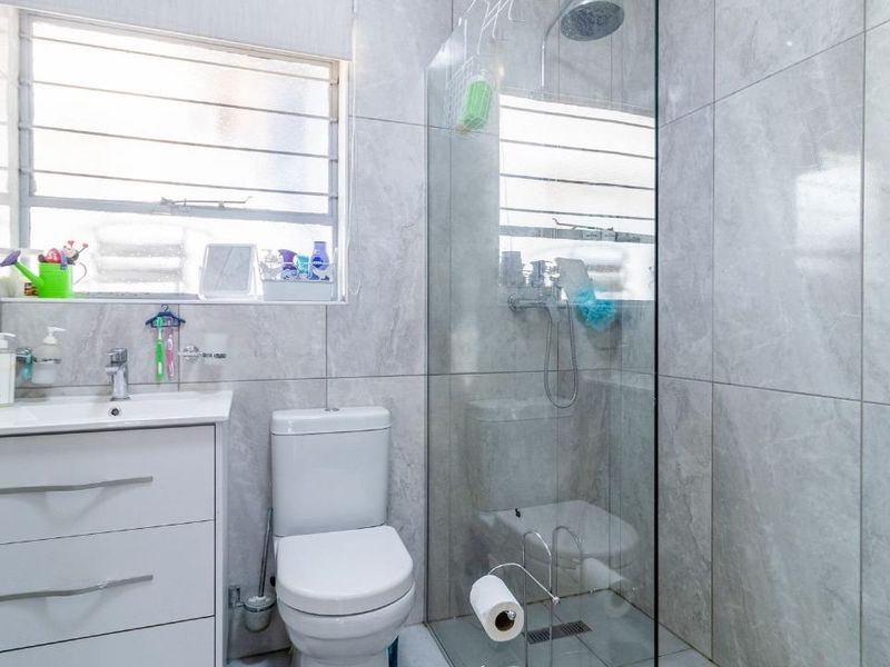 Spacious Family Living Awaits in Sought-After Suburb - Photo 2