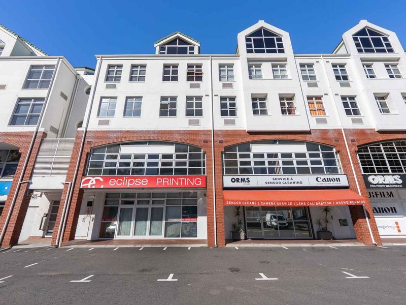 Bright 160m2 Office Space To Let in Roeland Square | Gardens | Excellent Natural Light & Exposure - Photo 9