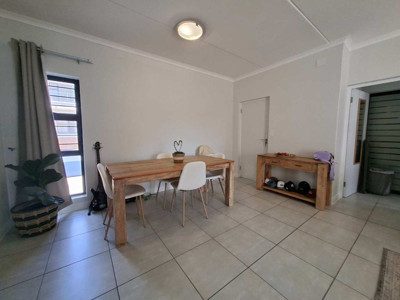 Upmarket apartment for sale - Photo 6