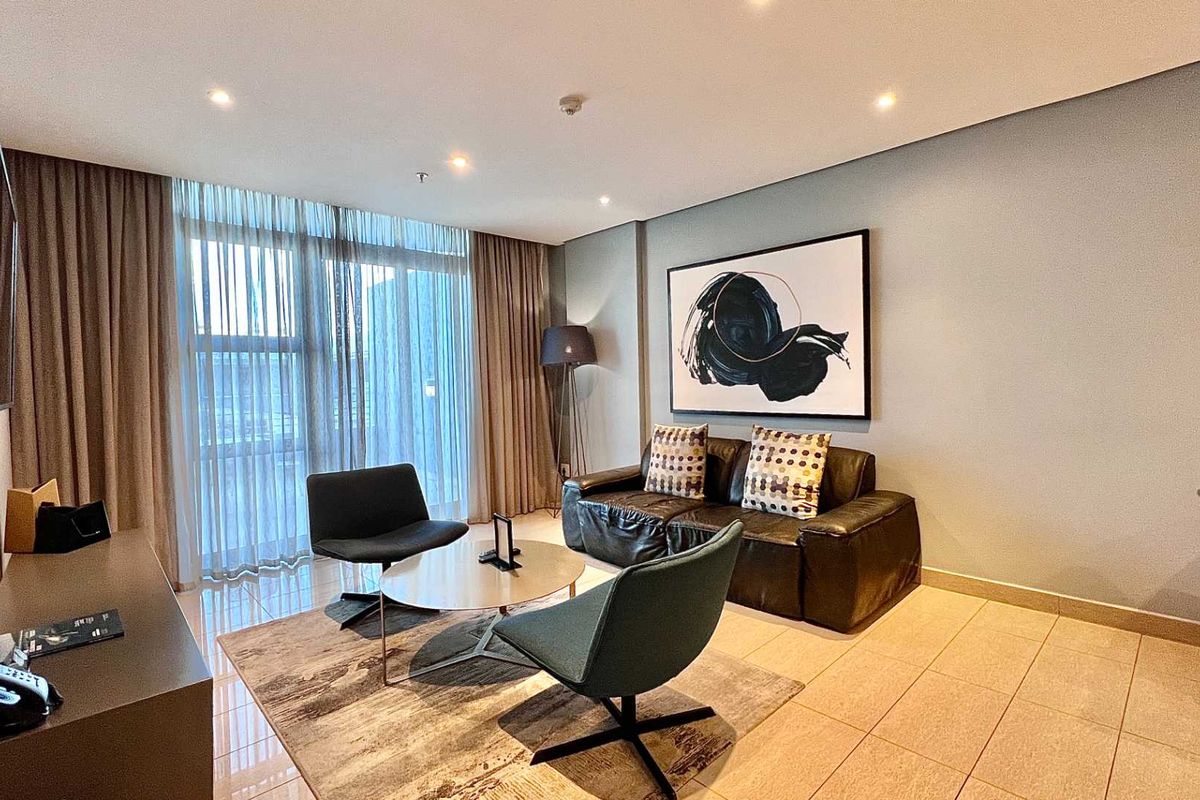 2 BEDROOM | 2 BATHROOM APARTMENT - Photo 2