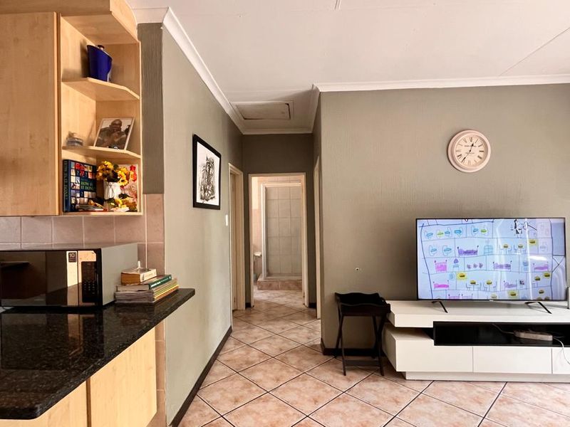 2 Bed Apartment in Quiet Area - Photo 2