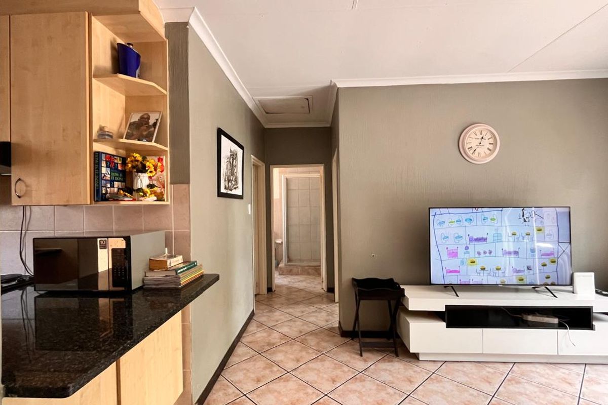 2 Bed Apartment in Quiet Area - Photo 2