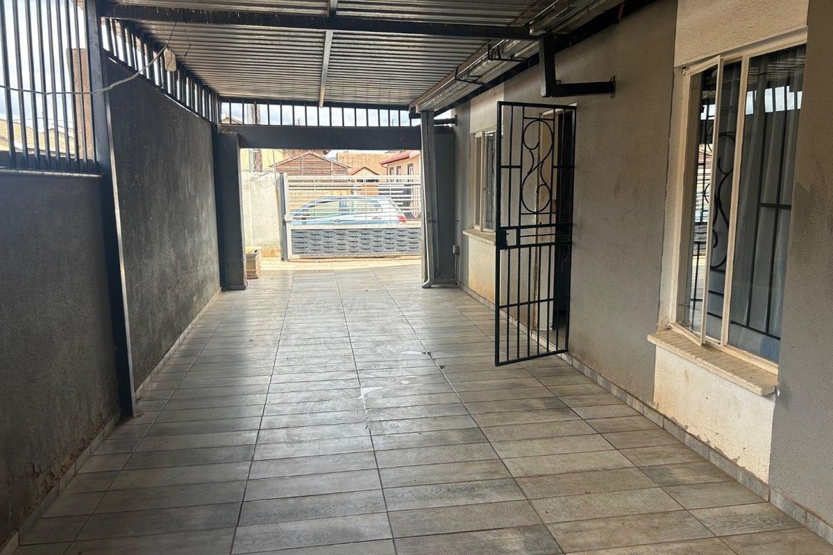 4 Bedroom Family House in Rosslyn Gardens - Photo 3