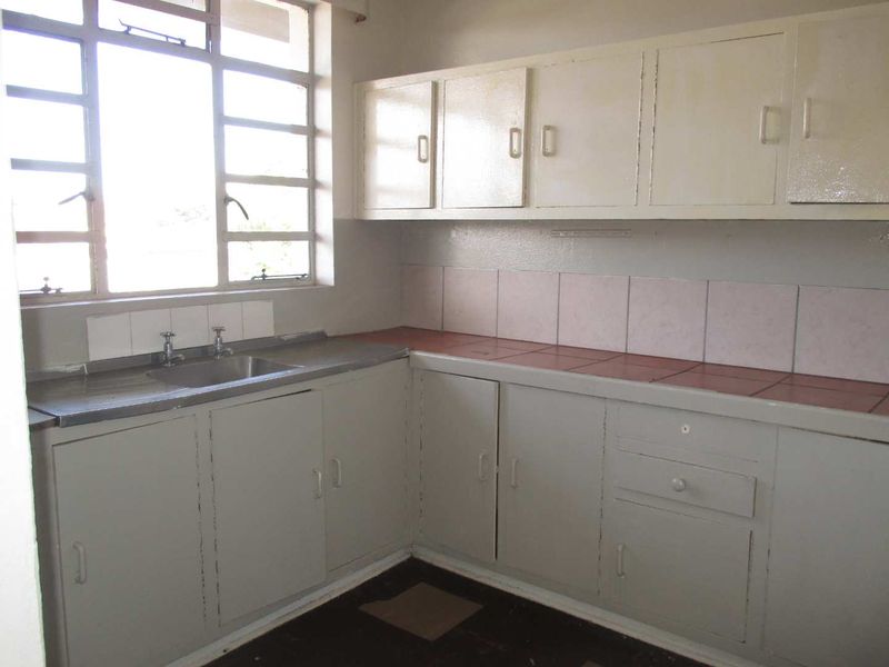 Bachelor flat in Sydenham - Photo 6