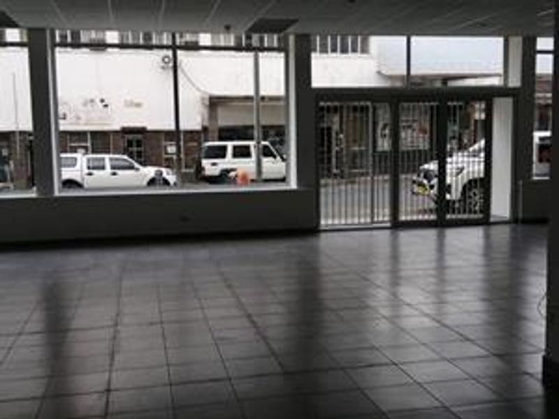 Retail space street level - Photo 3