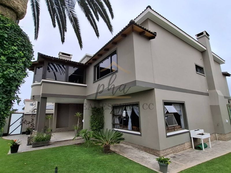 A HOME WHERE SPACE, COMFORT & FAMILY MEMORIES COME TOGETHER! - Photo 2