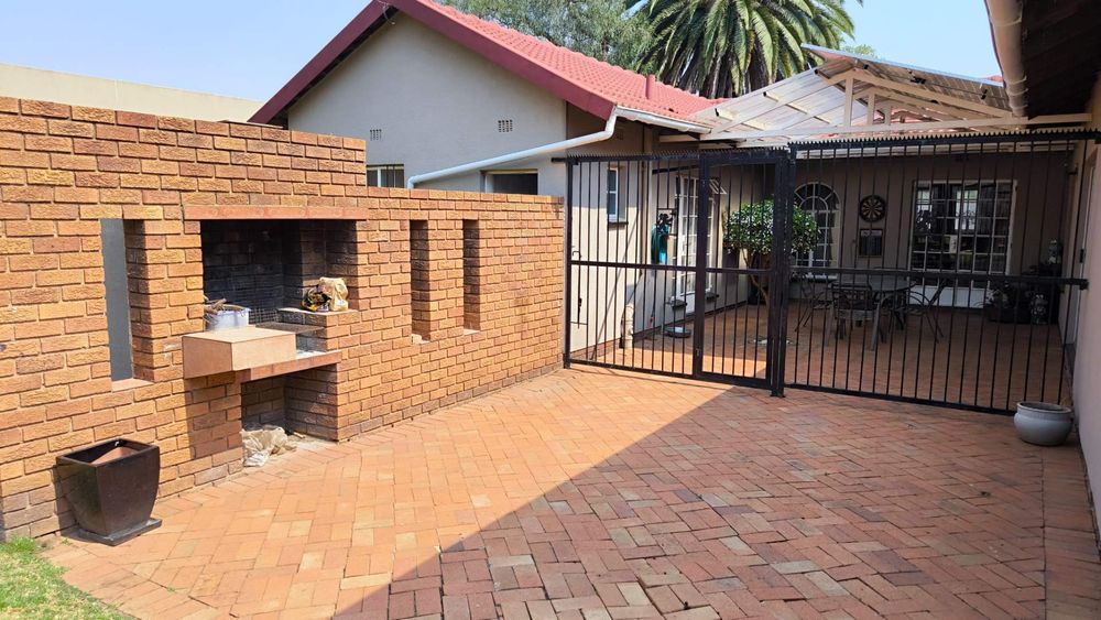 Braai area - main house