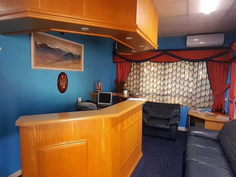 Your Dream Office in Windermere: Spacious & Secure! - Photo 3