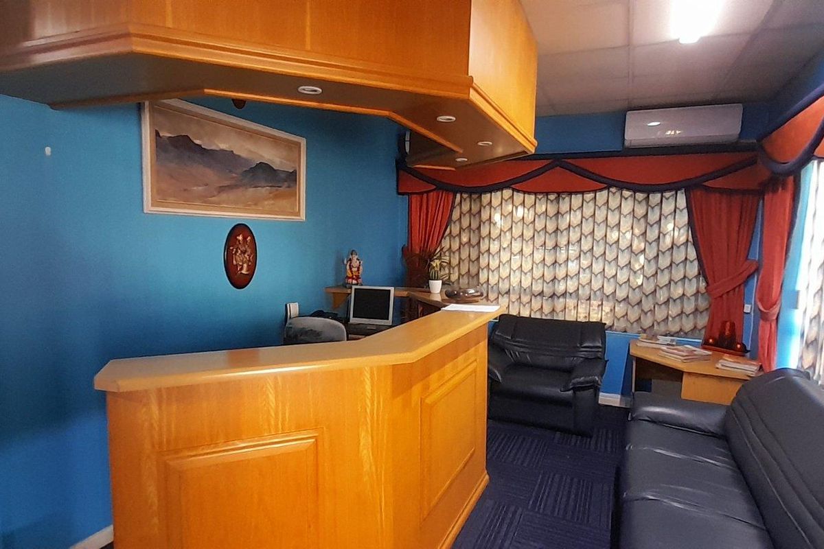 Your Dream Office in Windermere: Spacious & Secure! - Photo 3