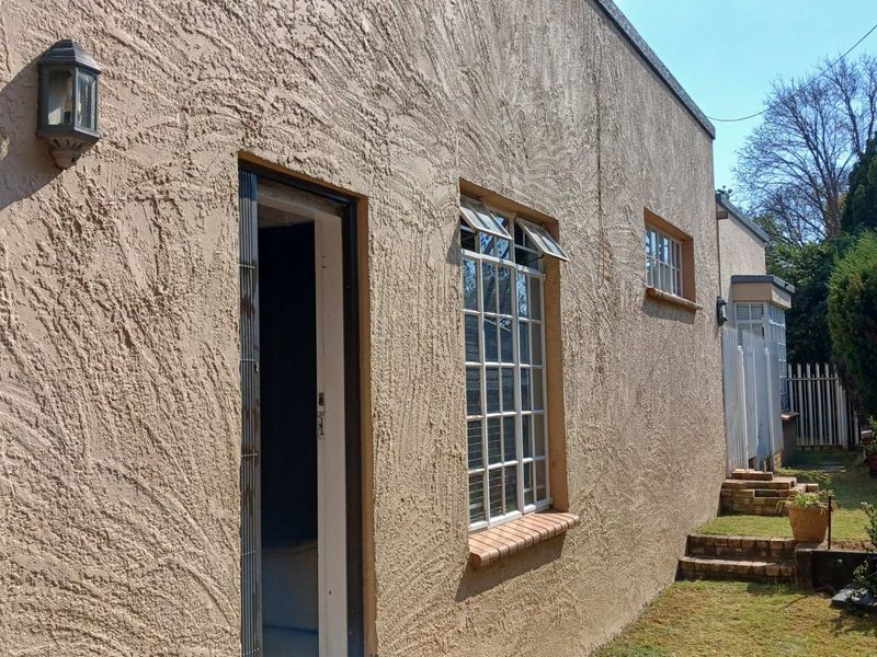 Cosy Studio to Let in Paulshof - Photo 2