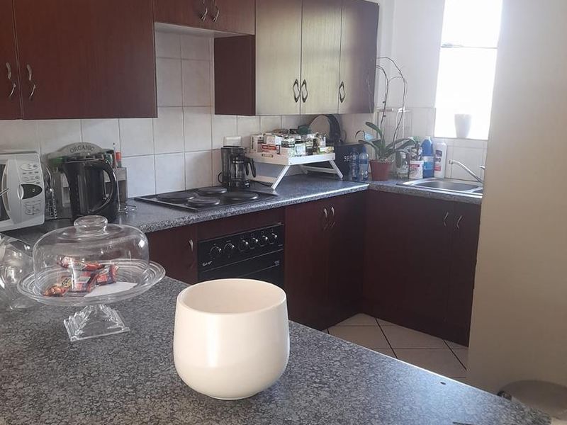 Discover Your Perfect Home in Roodepoort Honeypark Today - Photo 10