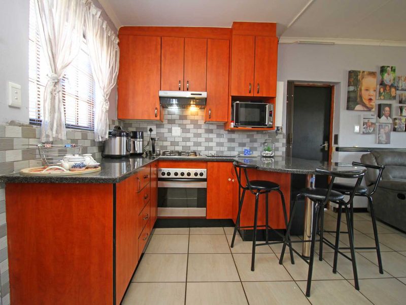 Modern Family Home in Secure Complex – Full Title & Free Living! - Photo 5