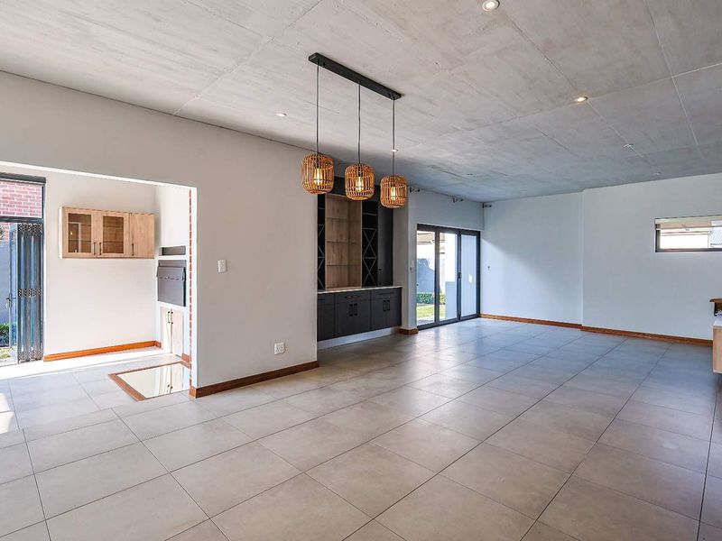 Luxury Living in the Heart of Six Fountains Estate - Photo 6
