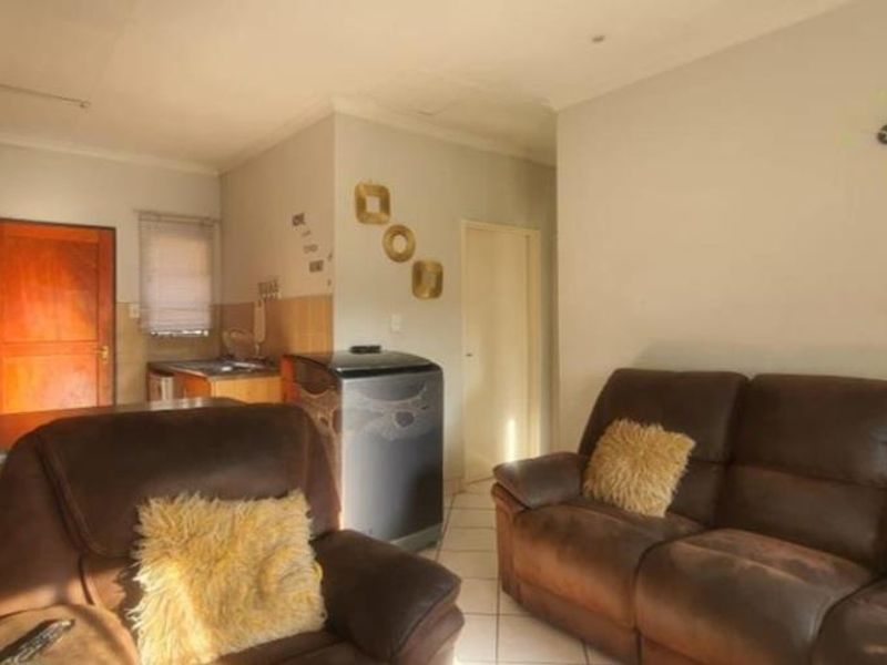 2 Bedroom Apartment For Sale - Photo 4
