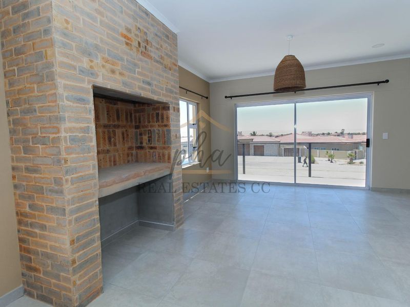 LUXURY HOME with exceptional space and views - Photo 4