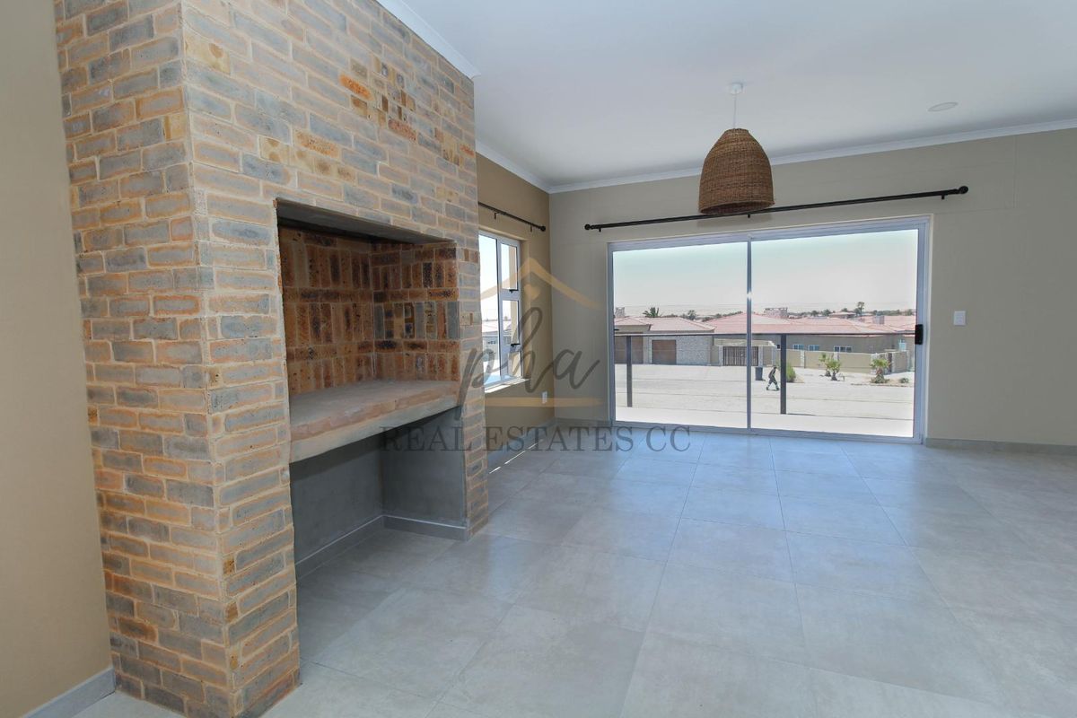LUXURY HOME with exceptional space and views - Photo 4
