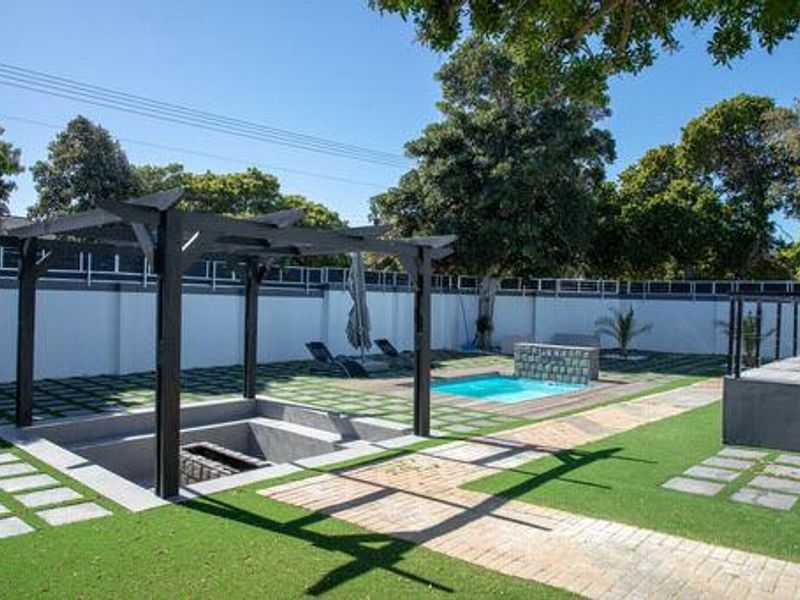 Prime Investment Meets Luxury Lifestyle - Photo 2