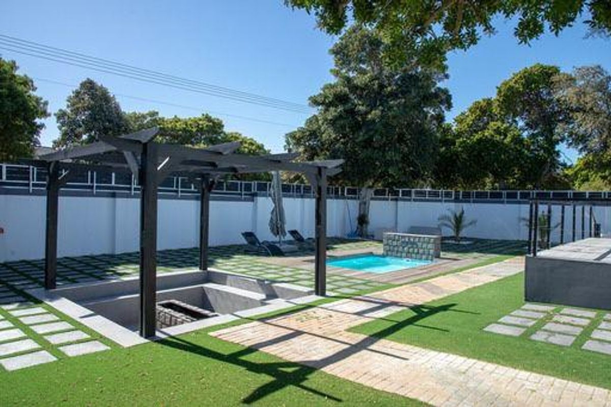 Prime Investment Meets Luxury Lifestyle - Photo 2