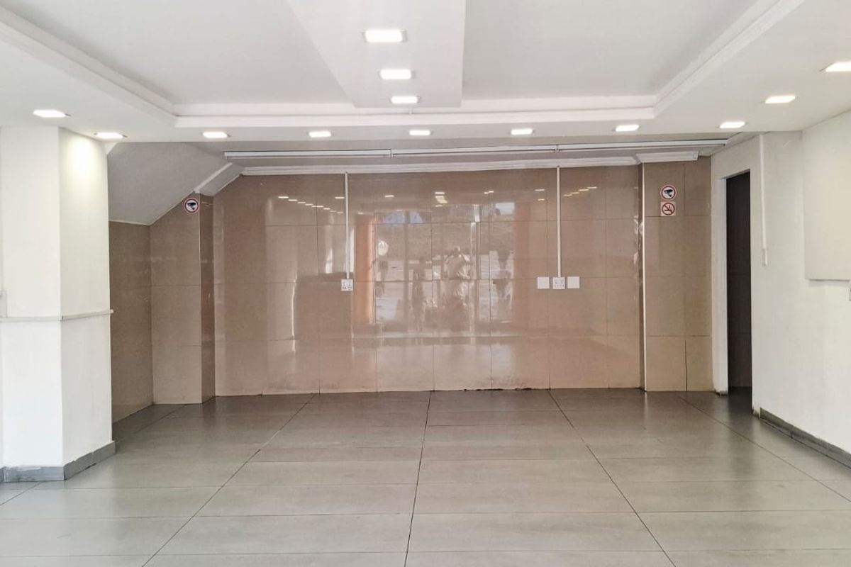High Visibility Shop with Ample Parking in Westcliff Shopping Centre - Photo 2