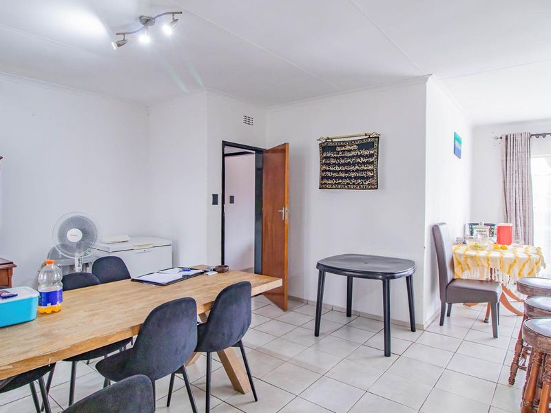 Charming First-Floor Unit: Comfort Meets Convenience! - Photo 8