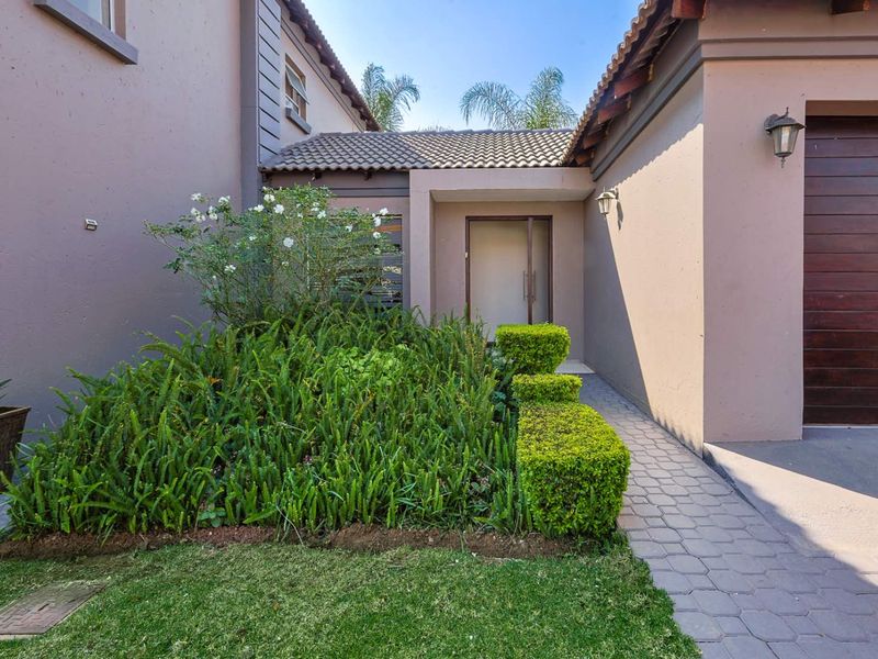 Spacious 3-Bedroom Family Home in Secure Meadows Estate - Photo 4