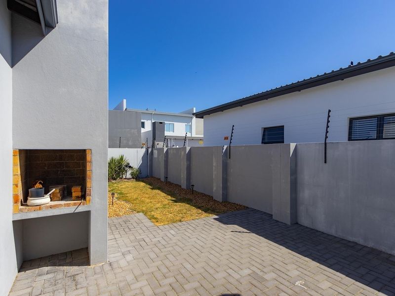 Your Perfect Family Home Awaits! - Photo 9