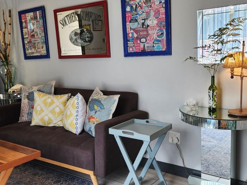 Furnished Studio Cottage in a Quiet, Private Setting - Photo 9