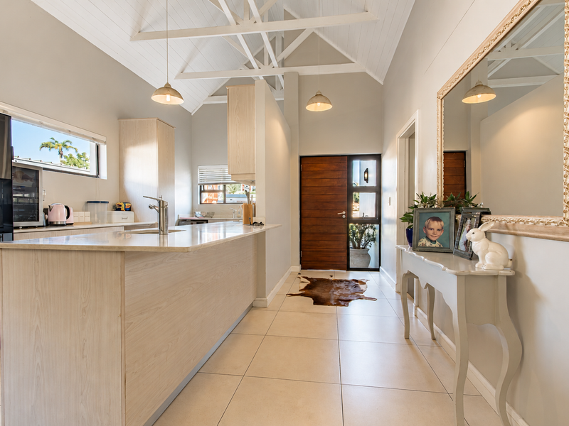 Modern Lock-up-and-go in 24 hr Secure Estate - Photo 4