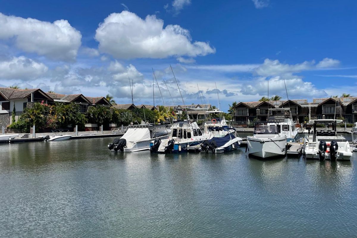 Exceptional Marina Apartment with Breathtaking Mountain Views - Photo 2