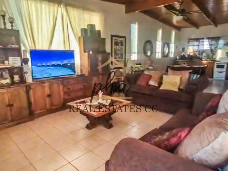 Coastal Home - Photo 3