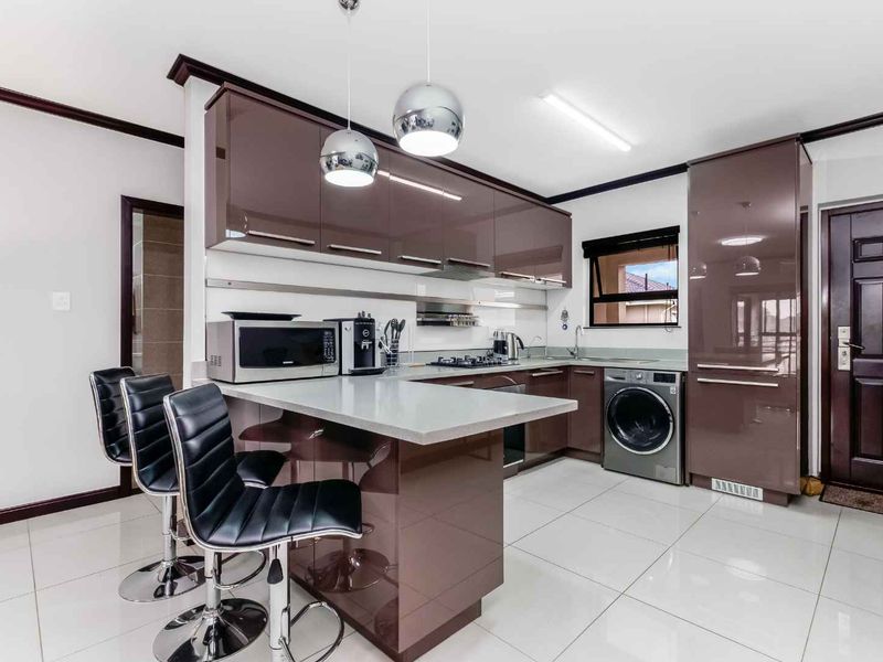 Modern 2 Bedroom, 2 Bathroom Apartment For Sale In Broadacres - Photo 4