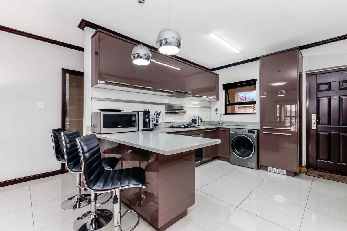 Modern 2 Bedroom, 2 Bathroom Apartment For Sale In Broadacres - Photo 4