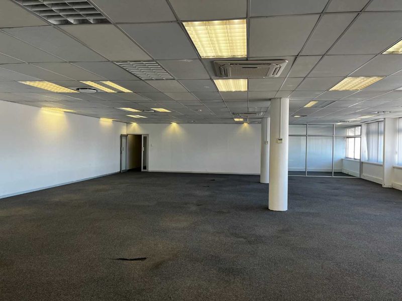 Superb Views & Air Conditioned Offices in Milnerton - Photo 7