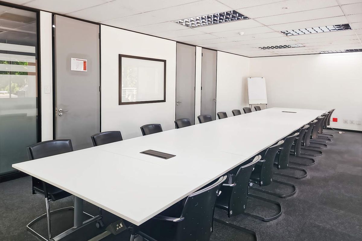 Find office space in Regus Woodmead Country Club Estate for 5 persons with everything taken care of - Photo 4