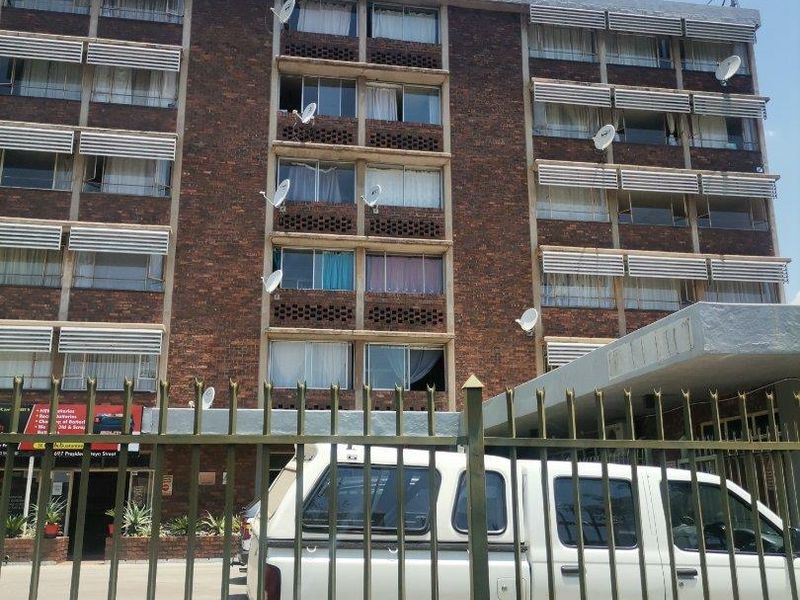 BACHELOR FLAT AVAILABLE IN PRETORIA NORTH-1 APRIL 2026 - Photo 8