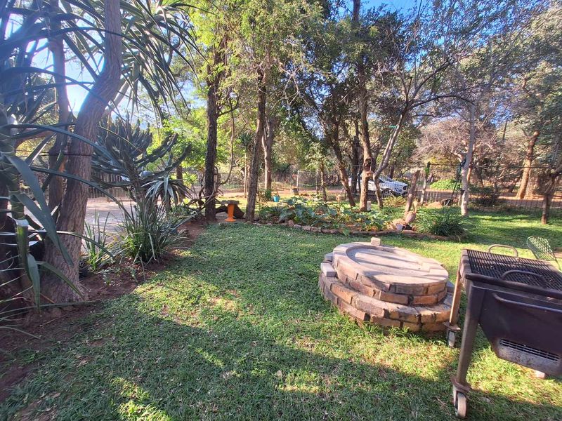 Charming Sunlit Home with Lush Garden in Prime Location - Photo 7