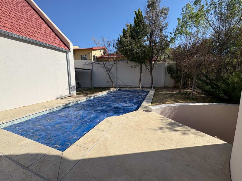 Spacious Family Home with Flatlet, Office & Entertainment Area – Ludwigsdorf - Photo 10