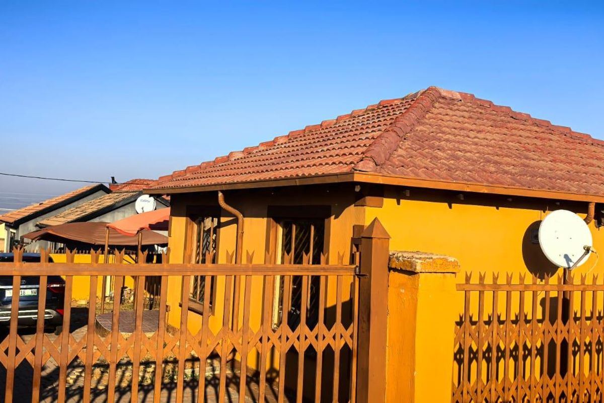 Two bedroom house for sale in Soshanguve U U - Photo 5