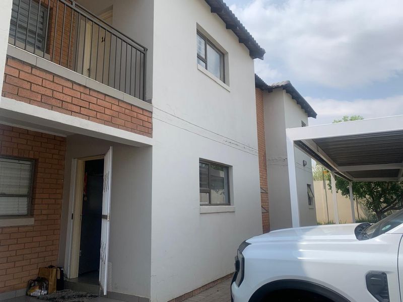 "Carming Town House in Pomona" - Photo 3