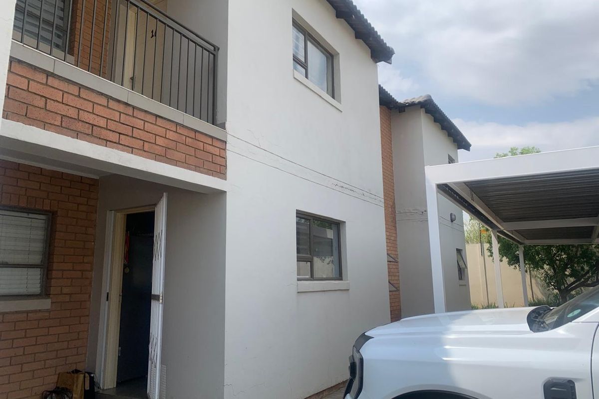 "Carming Town House in Pomona" - Photo 3