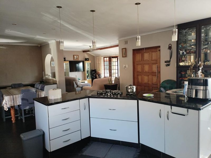 Level property for sale in Glen Hills - Photo 10